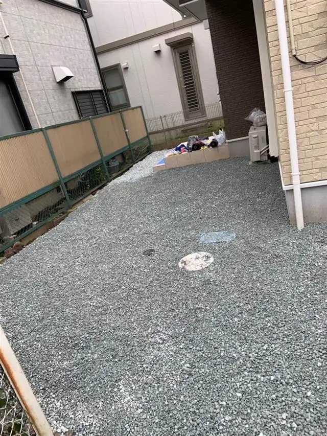 砂利を敷いた石巻市の建物外周（犬走り）の施工後